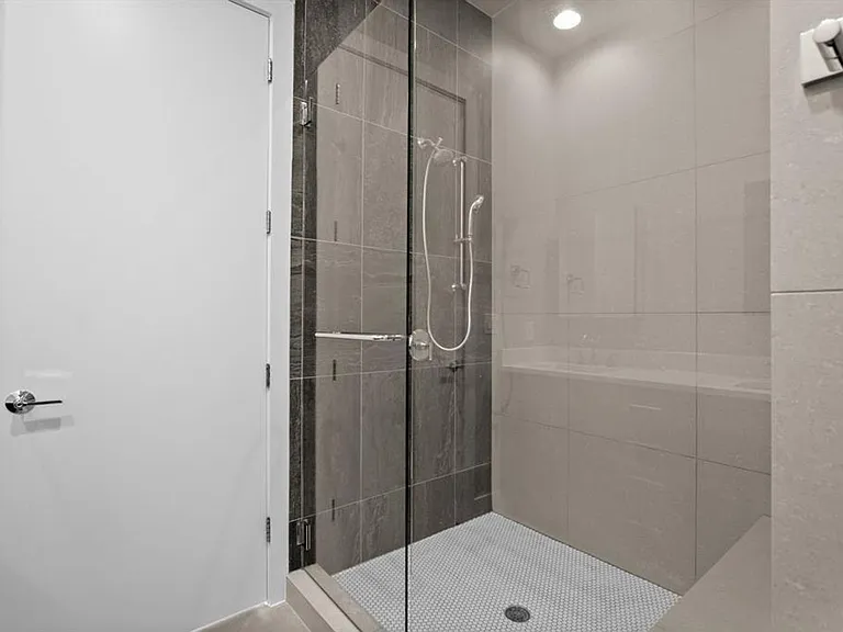 5404 Bennett Ave #A — Photo 20