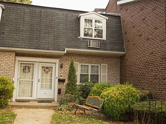 3rd image of 21 Glen Hollow Dr APT G35