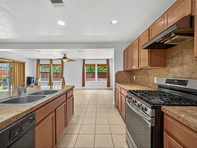 16547 Lanesborough Dr — Photo 25