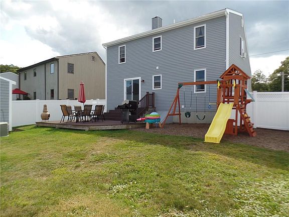 3rd image of 10 Basswood Dr