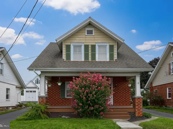 61 E Main St, Brownstown, PA 17540