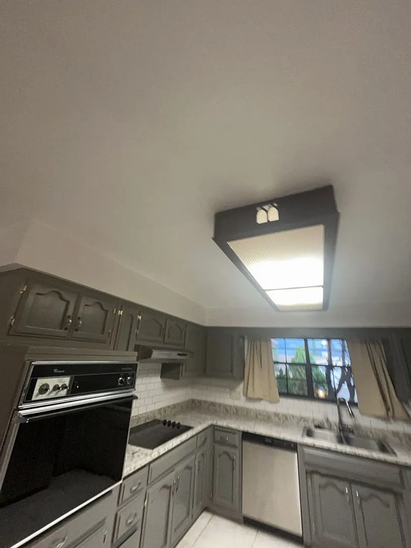 3 Bedroom, 2 Bathroom Home! Schedule a Showing! — Photo 3