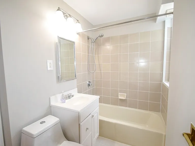6 Sutherland Rd #51 — Photo 1