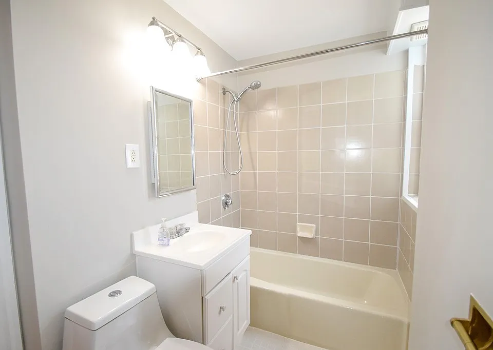 6 Sutherland Rd #51