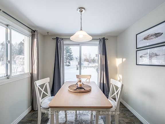 4th image of 1990 Victoria St