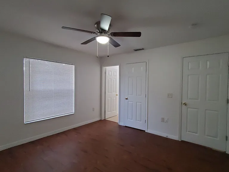 702 E Madison St — Photo 11