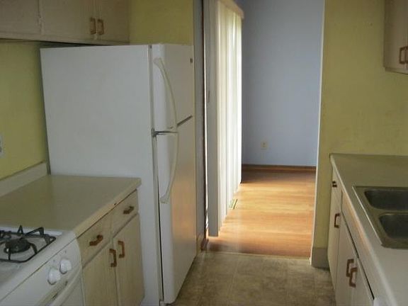 5th image of 10114 W Kiehnau Ave #28