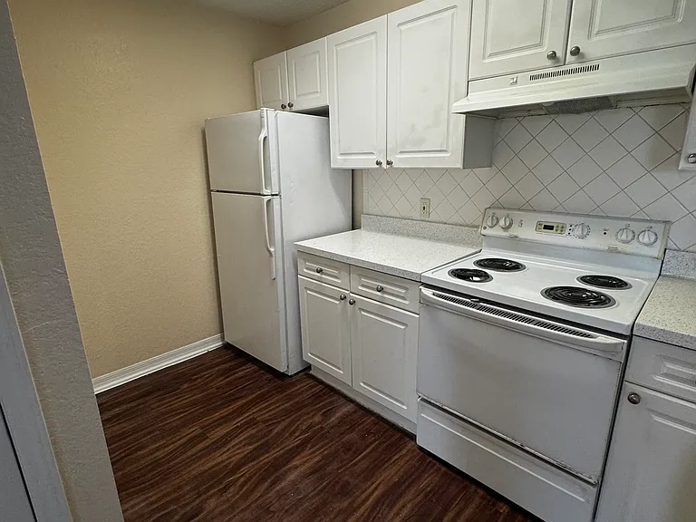 18001 Richmond Place Dr #1034 — Photo 4