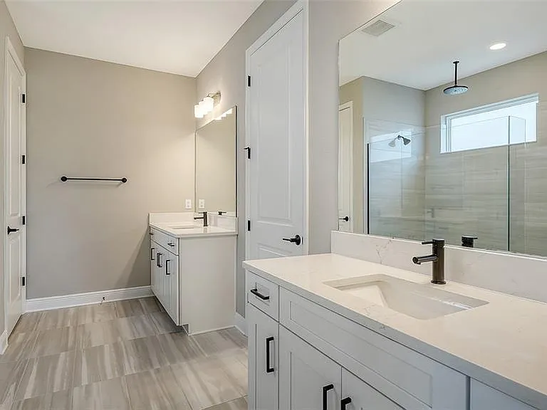 16905 Sweetwater Village Dr — Photo 23