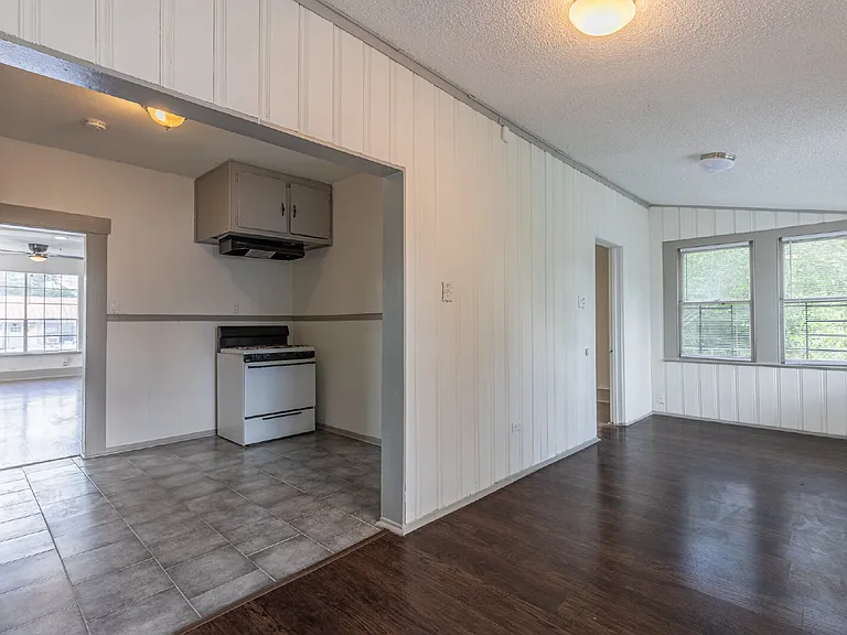 706 Canton — Photo 14