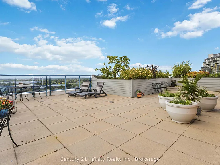 340 Watson St W #510 — Photo 40