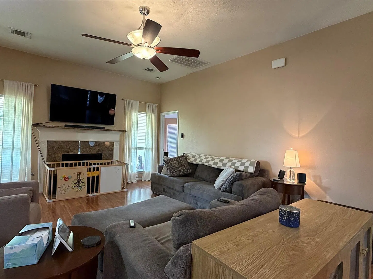 3 bed, 2.0 bath, 1856 sqft, $2,050 — Photo 2