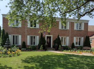 1343 Woodview Ln, Glenview, IL 60025