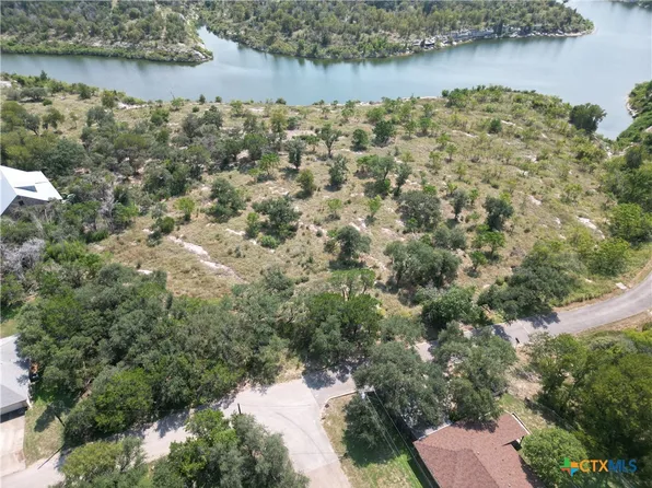 2 Tanyard Rd, Morgans Pt Resort, TX 76513