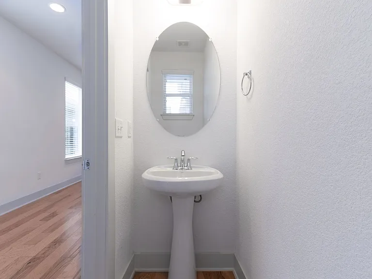1410 Casa Dr — Photo 5
