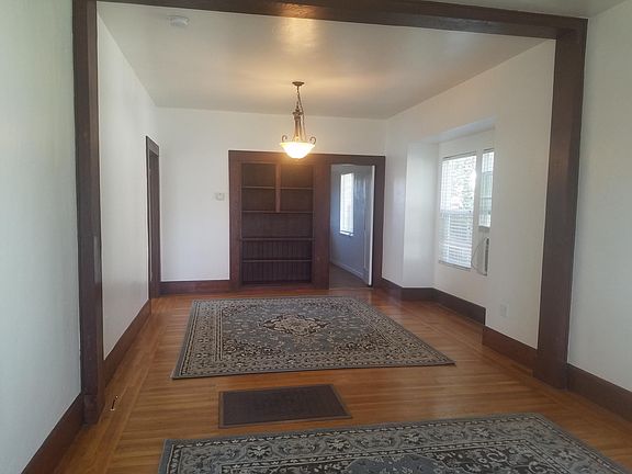 2nd image of 612 Oak St