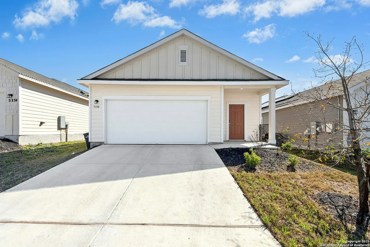 3 bed, 1401 sqft, $1,495 — Photo 1