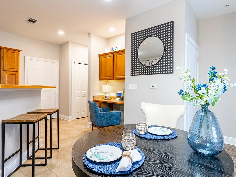 Oceanaire Apartments — Photo 4