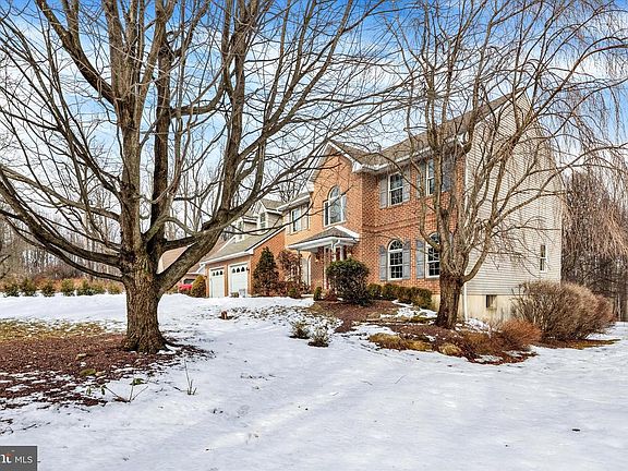 3rd image of 1018 Hartman Rd