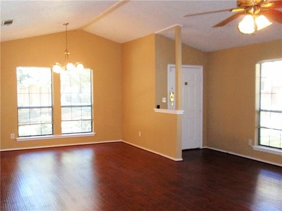 2nd image of 1202-315 Thorpe Ln