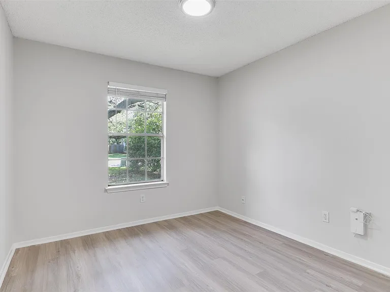 8015 Scotland Yard — Photo 18