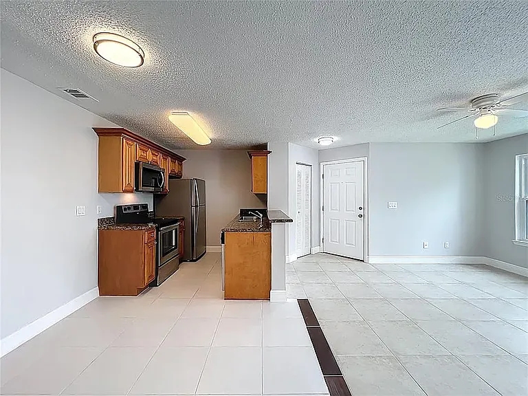 Kitchen/dining/living room area