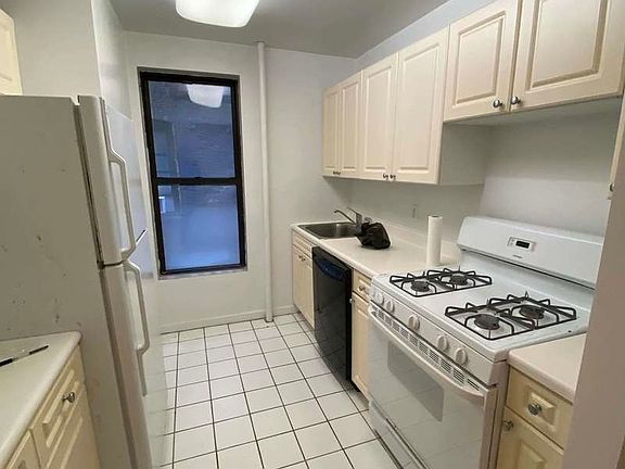 3rd image of 506 Amsterdam Ave #3BB