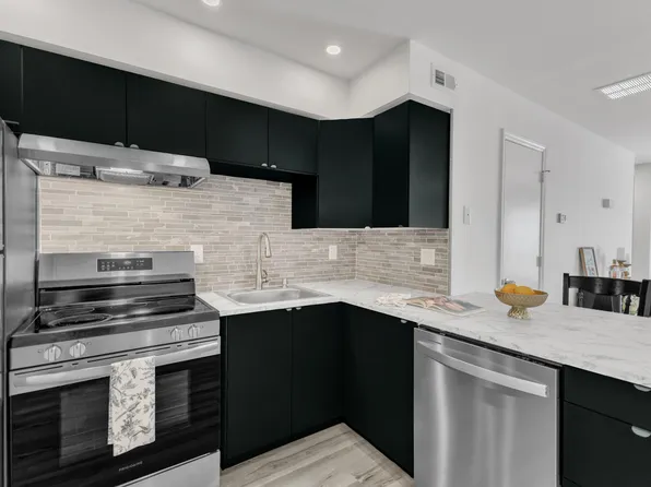 137 Friar Ln, Carrboro, NC 27510