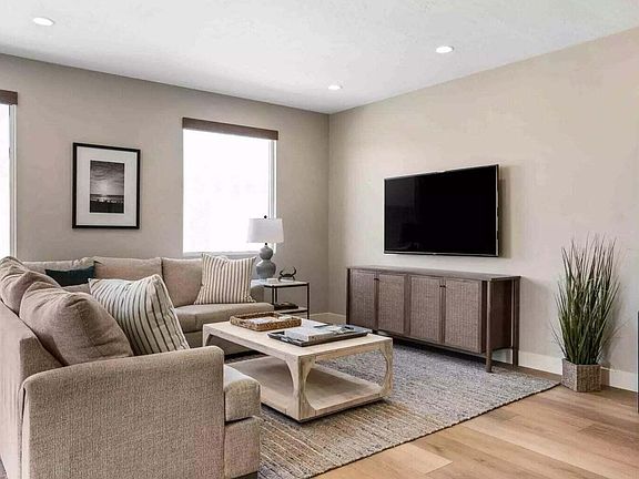 3rd image of 658 W Beach Front Pl