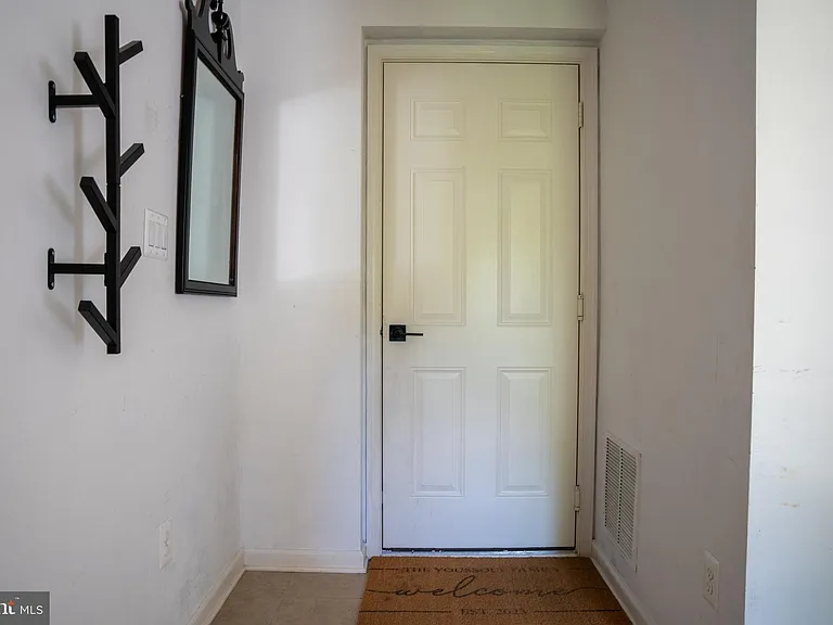 42243 Canary Grass Sq — Photo 76