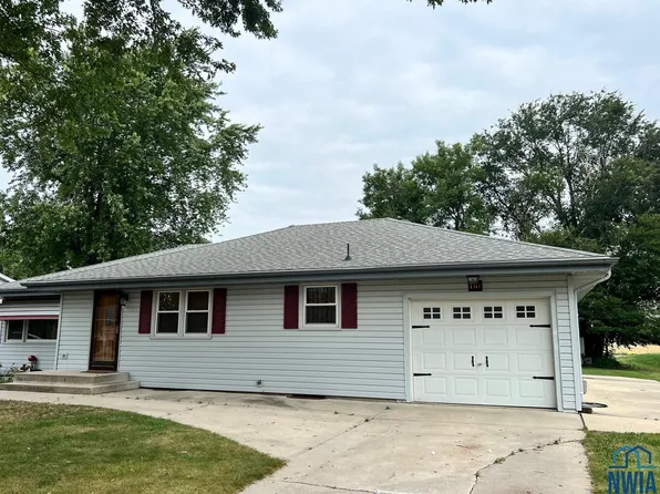 1311 E 7th St, Storm Lake, IA 50588