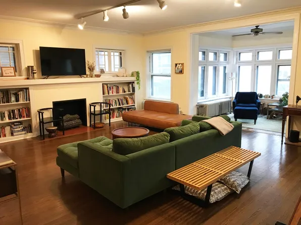 2737 N Hampden Ct, Chicago, IL