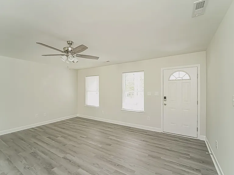 642 E Ketchie St — Photo 5