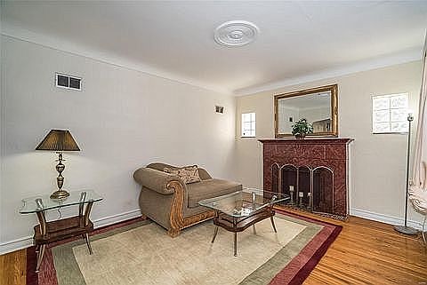 STAGED LIVING ROOM 