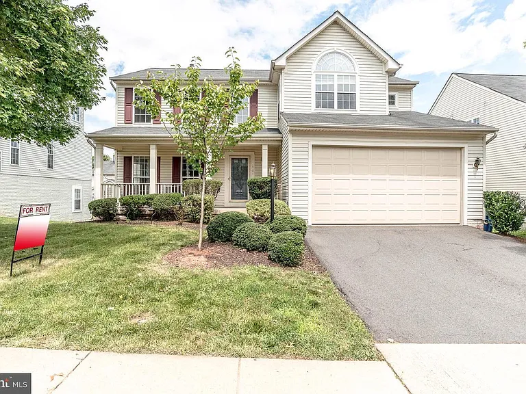 8004 Towering Oak Way — Photo 1