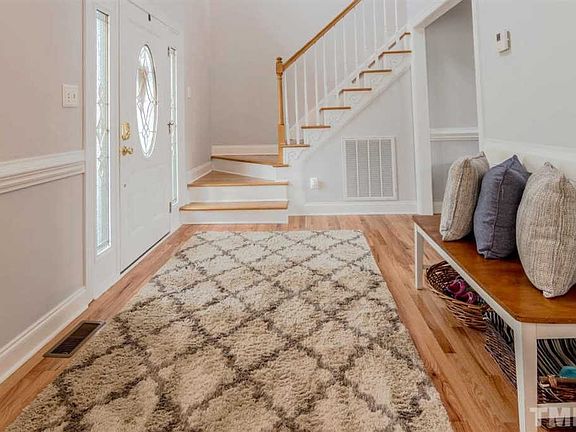 5th image of 398 Greenlyn Dr