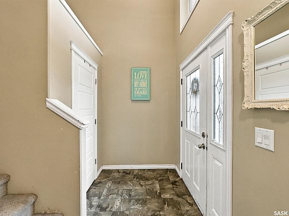 3rd image of 502 Lehrer Crescent