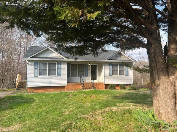 194 Brenda Dr, Mount Airy, NC 27030