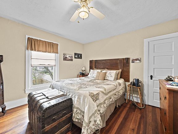 4th image of 333 W 9th St