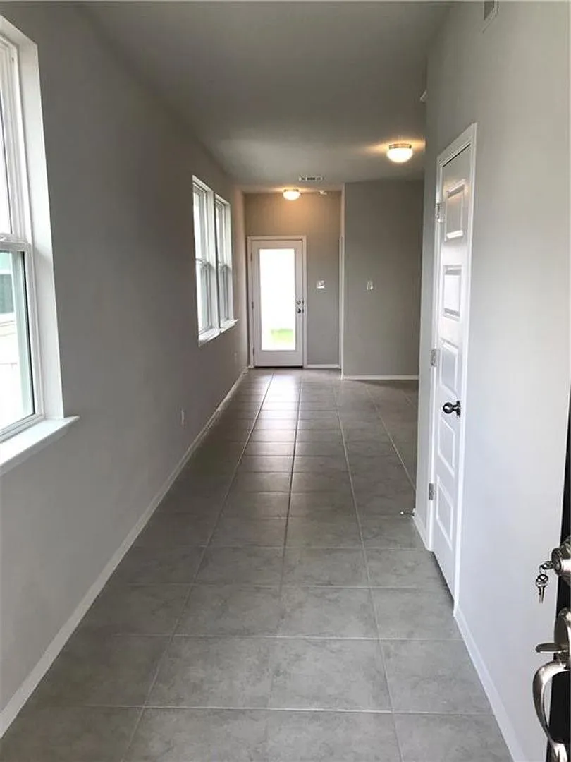 Fabulous One Story Home In Casetta Ranch--Kyle, Tx — Photo 4