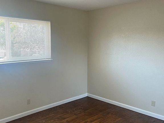 2nd image of 3147 Williamsburg Dr APT 2