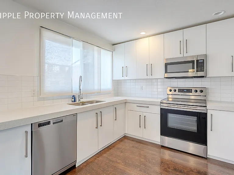 1530 Bayside Ave SW #303 — Photo 3