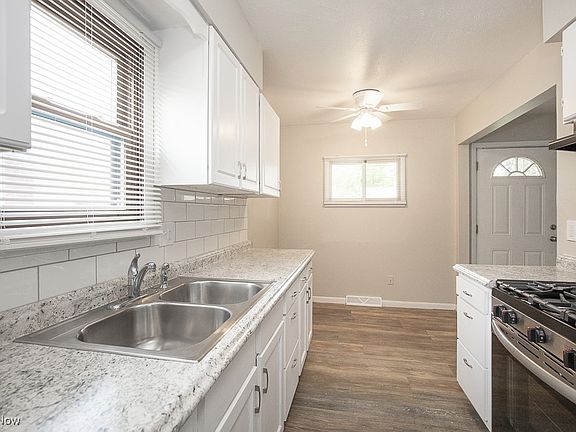 3rd image of 373 Lynne Dr