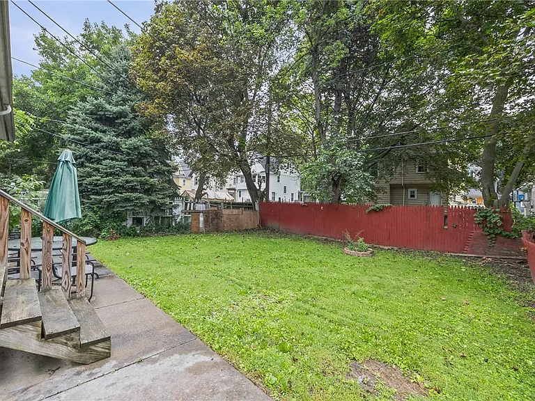 98 Ackerman St — Photo 22