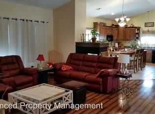 412 Stone Grove Dr, Manhattan, KS 66503