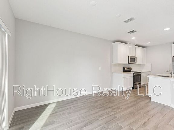 5th image of 212 Beautyberry Ln