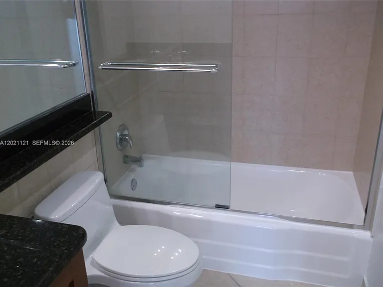 2900 NE 30th St #H6 — Photo 11