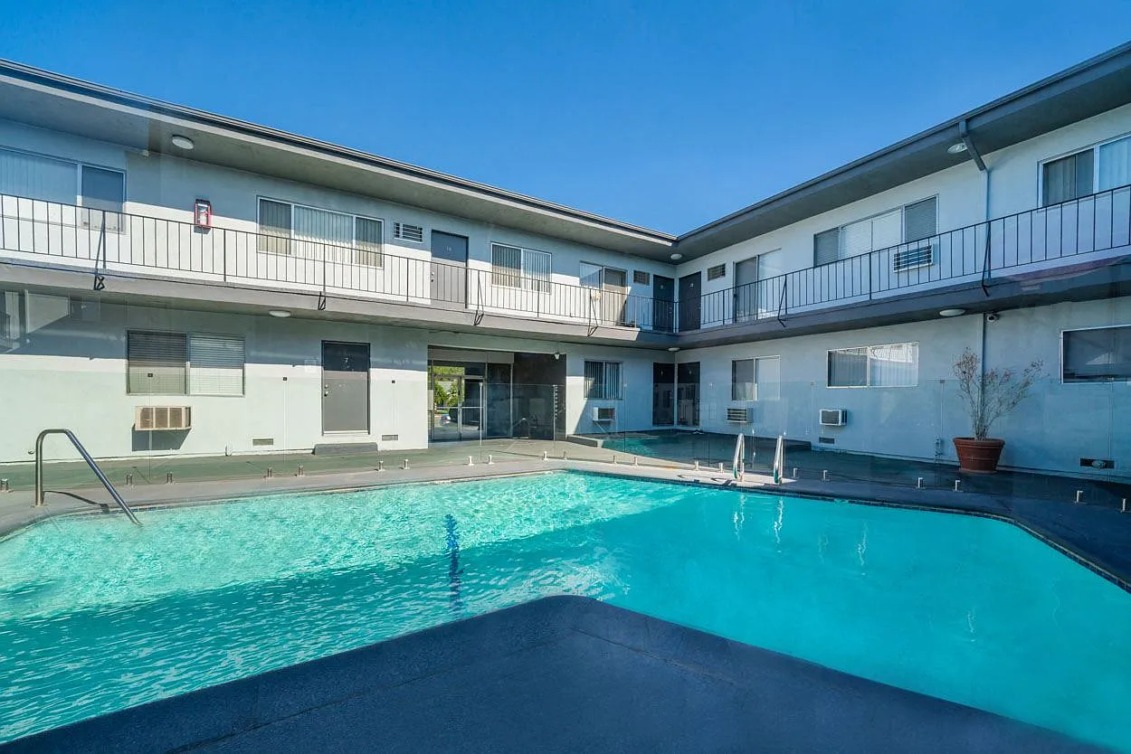 Chateau 16700 Devonshire Apartments, LLC — Photo 2