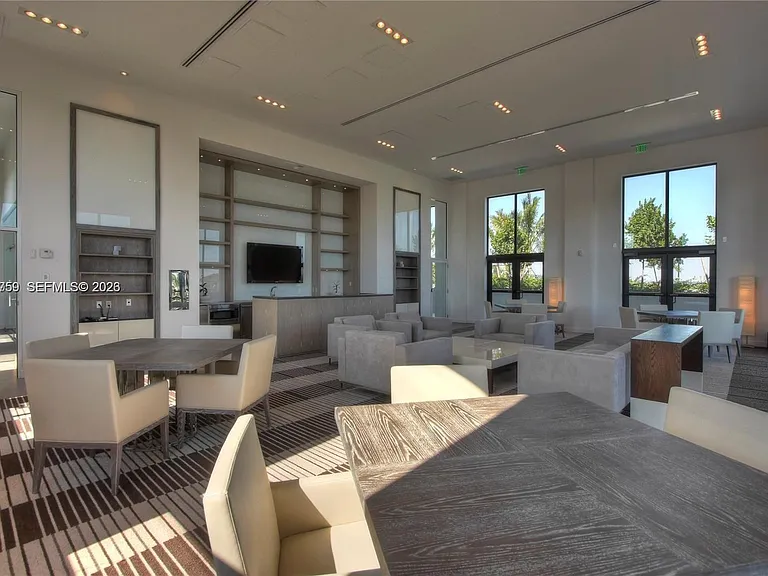 1000 Venetian Way #502 — Photo 20