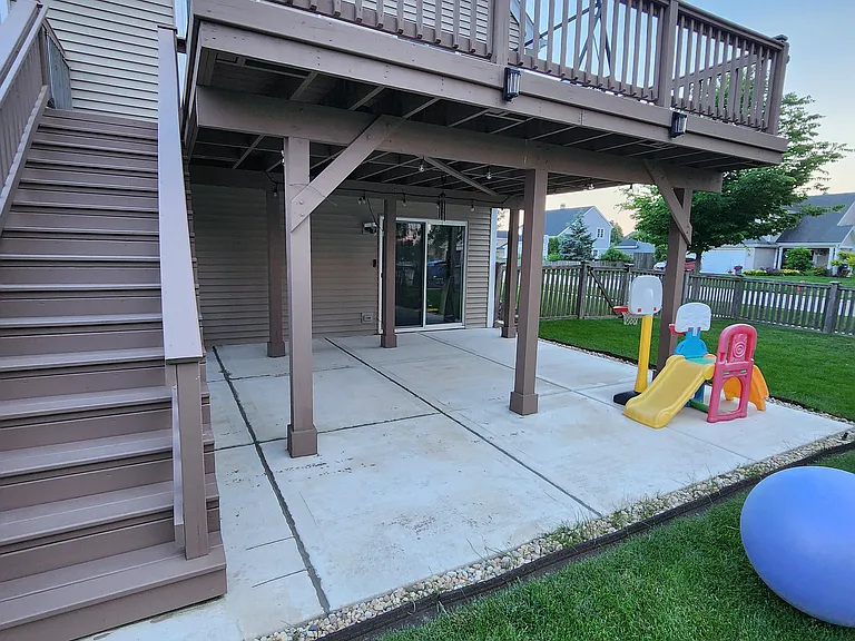 302 Barton Ct — Photo 2